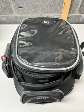 Xs308 Givi Xstream 20 L - Used Once With Suzuki Gsx Mounting Ring