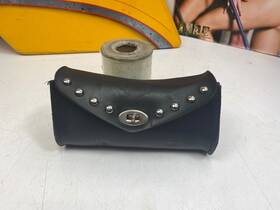 28320 Harley-davidson 94-22 Oem Bar And Shield Genuine Leather Studded Windshield Bag