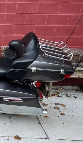 42412 Harley Davidson Oem Harley-davidson Touring Two Tone Rnr Tour Pack Pak Spoiler And Backrest