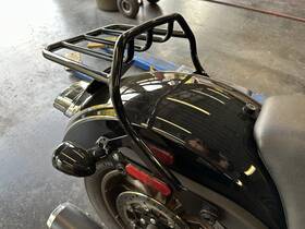 50300136 Harley-davidson 18-up Low Rider S/st And Sport Glide Black Holdfast Luggage Rack