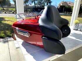 53000399eff Harley-davidson 09-up King Tour Pak With Luggage Rack And Speakers Wicked Red