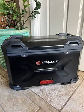 90202103 Harley-davidson Damaged 2024 Cvo Aluminum Hard Sattlebag Pan America With Keys 90202103 Harley-davidson Damaged 2024 Cvo Aluminum Hard Sattlebag Pan America With Keys
