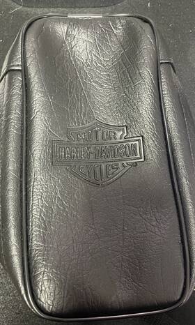 91769-88t Harley-davidson Saddlebag Lid Pouch With Bar And Shield Logo
