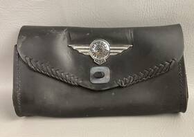 D3213823094 Harley-davidson Vintage 94-22 Wing H-d Logo Leather Studded Windshield Bag