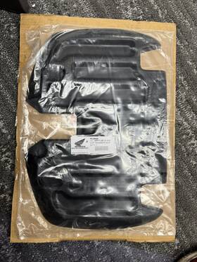 08p11-mcw-800 Honda Xl1000va9 2009 Top Box Mat New Oem #08p11-mcw-800