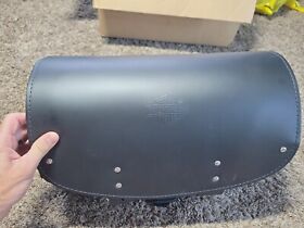 6763 New Open Harley Davidson Black Authentic Leather Hard Saddle Barrell Tour Bag