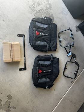 1999660004c5bf-3447f9 Tusk Pannier Racks With Olympus Bags For Ktm 1090 Adventure R 2017-2019