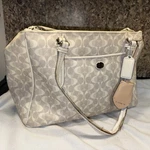 Coach Peyton Dream Jordan Double Zip Pvc Carryall Bag Dove White F254 Used. Fixed Price $32.50.